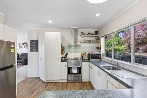 Photo of property in 10 Ryden Place, Glen Eden, Auckland, 0602