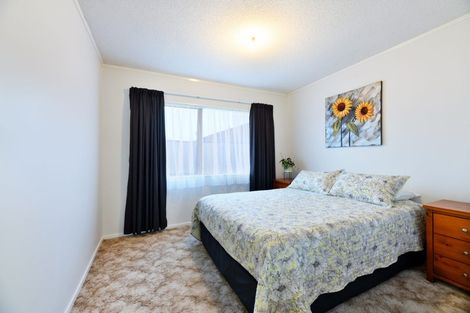 Photo of property in 2/23 Septimus Place, Henderson, Auckland, 0612