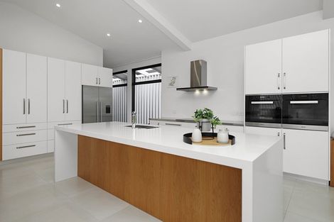Photo of property in 17 Manurau Crescent, Merrilands, New Plymouth, 4312