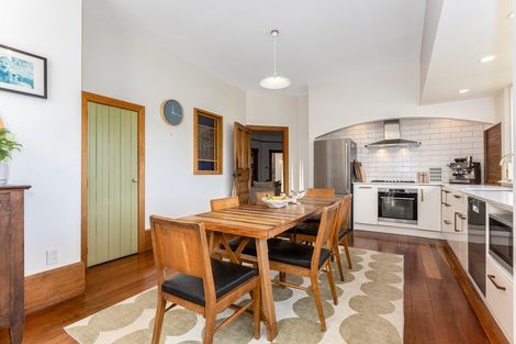 Photo of property in 25 Garden Road, Northland, Wellington, 6012