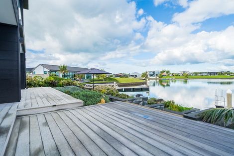 Photo of property in 25 Waitemata Drive, One Tree Point, 0118