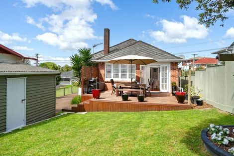 Photo of property in 43 Hutchinson Avenue, New Lynn, Auckland, 0600