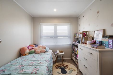 Photo of property in 18 Tararua Terrace, Cloverlea, Palmerston North, 4412