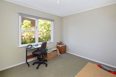 Photo of property in 35 Kahikatea Grove, Paparangi, Wellington, 6037