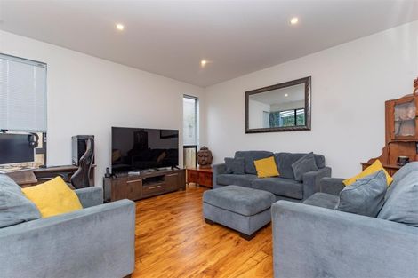 Photo of property in 28d Edmonton Road, Henderson, Auckland, 0612