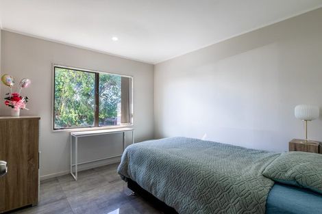 Photo of property in 13 Martin Place, Kelston, Auckland, 0602
