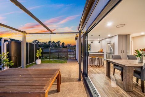 Photo of property in 11 Rewarewa Way, Timberlea, Upper Hutt, 5018
