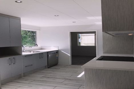 Photo of property in 8 Jenanne Place, Totara Vale, Auckland, 0629