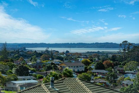 Photo of property in 1/4227 Great North Road, Glendene, Auckland, 0602