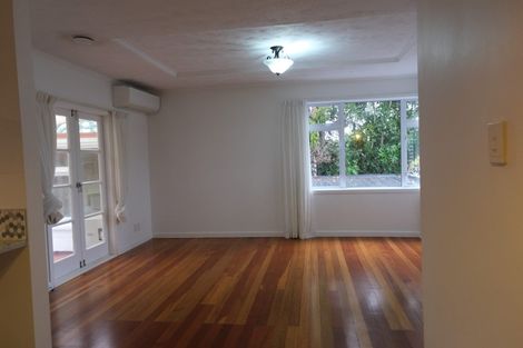 Photo of property in 1/180 Lake Road, Northcote, Auckland, 0627
