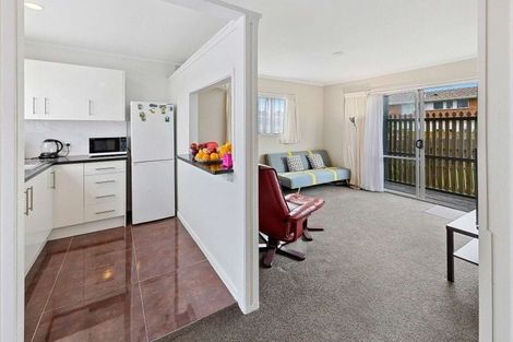 Photo of property in 1/92 Kenderdine Road, Papatoetoe, Auckland, 2025