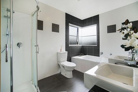 Photo of property in 2 Hawkdun Drive, Flat Bush, Auckland, 2016