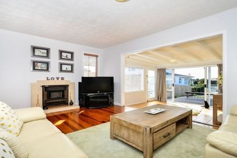 Photo of property in 420 Old Te Atatu Road, Te Atatu Peninsula, Auckland, 0610