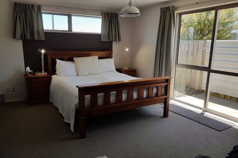 Photo of property in 2/2 Harkness Place, Westport, 7825