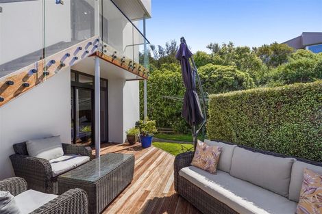 Photo of property in 2/11 Belleview Terrace, Mount Pleasant, Christchurch, 8081
