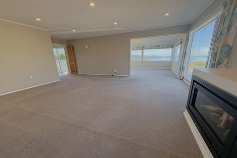 Photo of property in 5 Oakleigh Street, Maungaraki, Lower Hutt, 5010