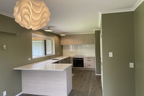 Photo of property in 28a Rewarewa Crescent, Waikanae, 5036