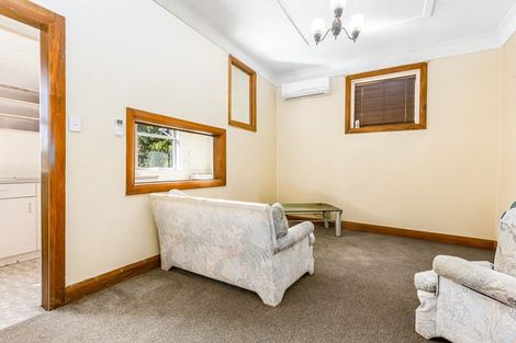 Photo of property in 81 Northland Road, Northland, Wellington, 6012
