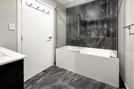 Photo of property in 18 Tokai Place, Glen Eden, 0602