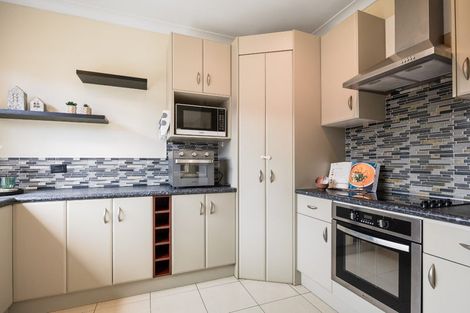 Photo of property in 23 South Kensington Way, Henderson, Auckland, 0612