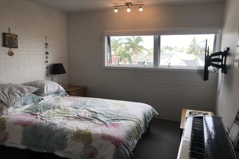 Photo of property in Seaview Apartments, 8/64 Milford Road, Milford, Auckland, 0620