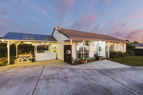 Photo of property in 21 Randwick Place, Randwick Park, Auckland, 2105