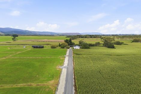 Photo of property in 225 Kuku Beach Road, Kuku, Levin, 5570
