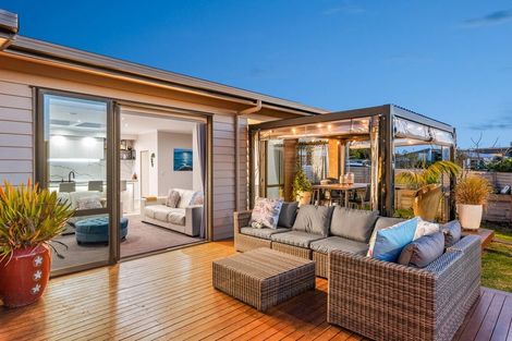 Photo of property in 6 Taranui Way, Paraparaumu Beach, Paraparaumu, 5032