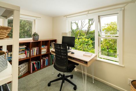 Photo of property in 46 Fortification Road, Karaka Bays, Wellington, 6022