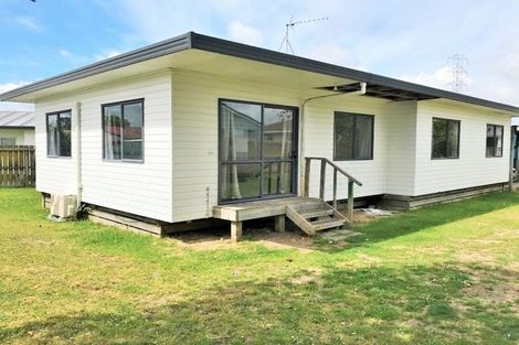 Photo of property in 2/5 Solveig Place, Randwick Park, Auckland, 2105