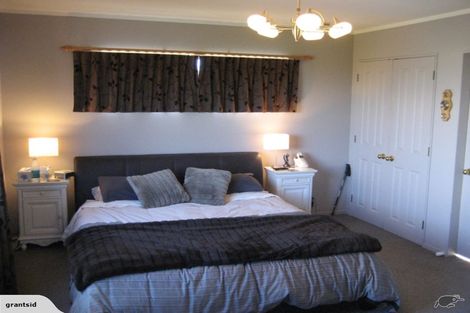 Photo of property in 10 Lingard Grove, Brooklyn, Wellington, 6021