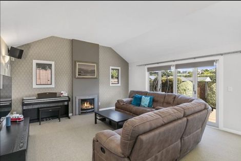 Photo of property in 19 Navigation Drive, Whitby, Porirua, 5024