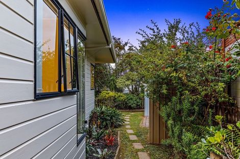 Photo of property in 2/54 Granville Drive, Massey, Auckland, 0614