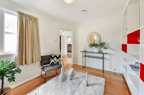 Photo of property in 16 Penruddocke Road, Half Moon Bay, Auckland, 2012