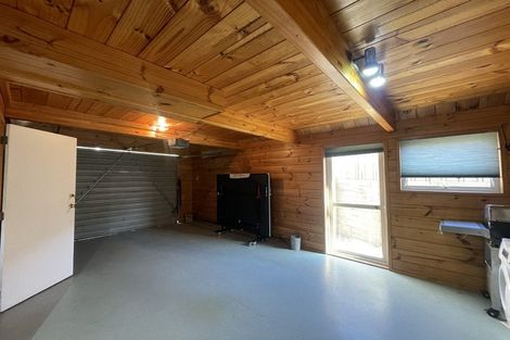 Photo of property in 2/28 Knightsbridge Drive, Forrest Hill, Auckland, 0620