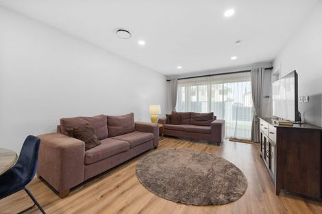 Photo of property in 2 Drumnaconagher Road, Flat Bush, Auckland, 2019