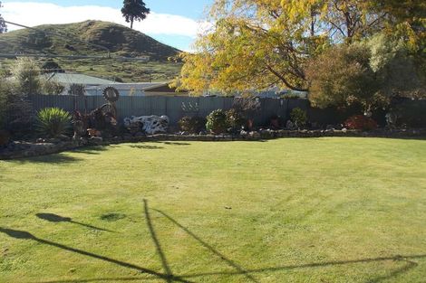 Photo of property in 16 Ongo Road, Hunterville, 4730