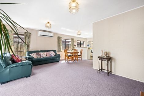 Photo of property in 1/73 Aviemore Drive, Highland Park, Auckland, 2010