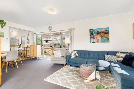 Photo of property in 2/2a Eskdale Road, Birkdale, Auckland, 0626