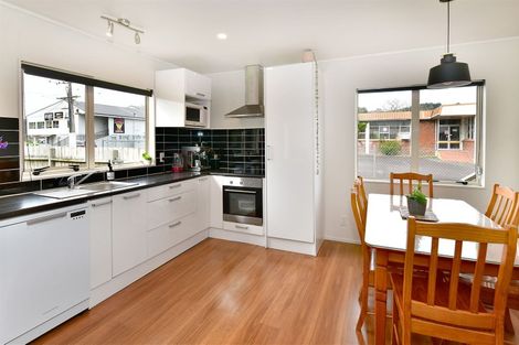 Photo of property in 1/137 Awaroa Road, Helensville, 0800