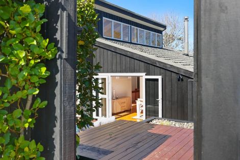 Photo of property in 11 Micawber Place, Mellons Bay, Auckland, 2014