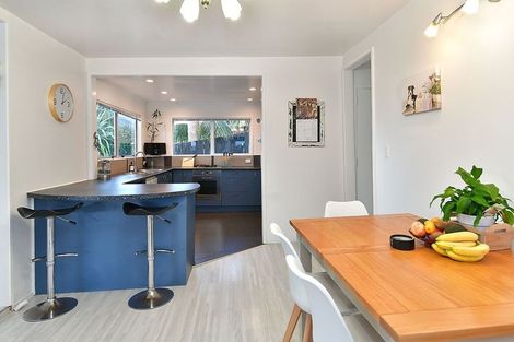 Photo of property in 43 Pohutukawa Avenue, Red Beach, 0932