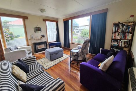 Photo of property in 33 Fox Street, Opunake, 4616