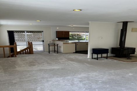 Photo of property in 1/5 Mahuta Grove, Northcote, Auckland, 0627