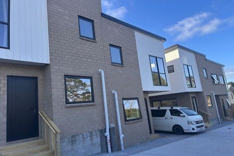 Photo of property in 8 Kaponga Crescent, New Lynn, Auckland, 0600