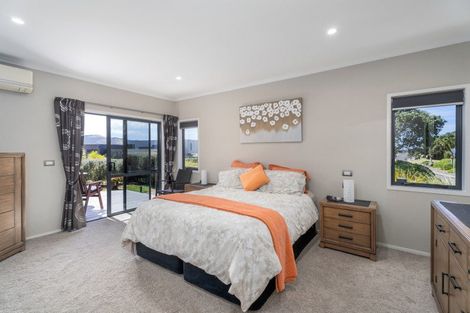 Photo of property in 6 Roseberry Place, Whitianga, 3510