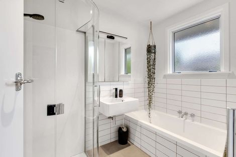 Photo of property in 33 Kent Lodge Avenue, Avonhead, Christchurch, 8042