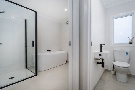 Photo of property in 100 Kupe Drive, Whitianga, 3510