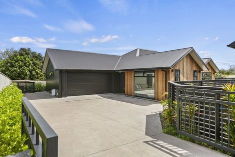 Photo of property in 11 Donnelly Street, Oakura, 4314