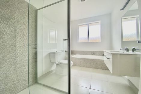 Photo of property in 71 Hayfield Way, Karaka, Papakura, 2113